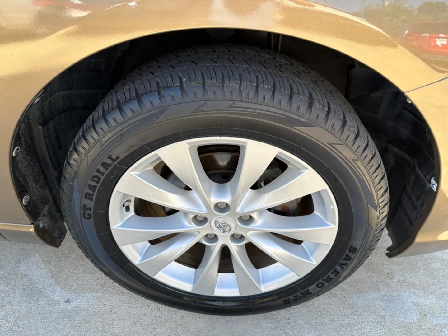 2011 Brown /Tan Toyota Venza Base (4T3ZA3BBXBU) with an 2.7L engine, Automatic transmission, located at 1501 West 15th St., Houston, 77008, (713) 869-2925, 29.797941, -95.411789 - Photo#10